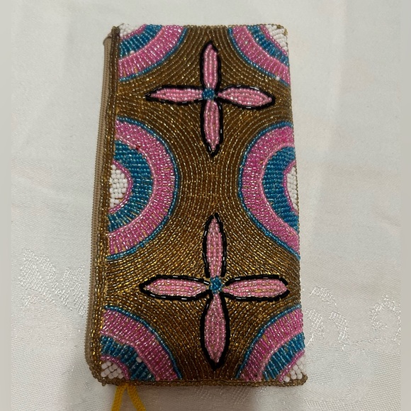 Hand made beaded wristlet new without tag - Picture 2 of 4